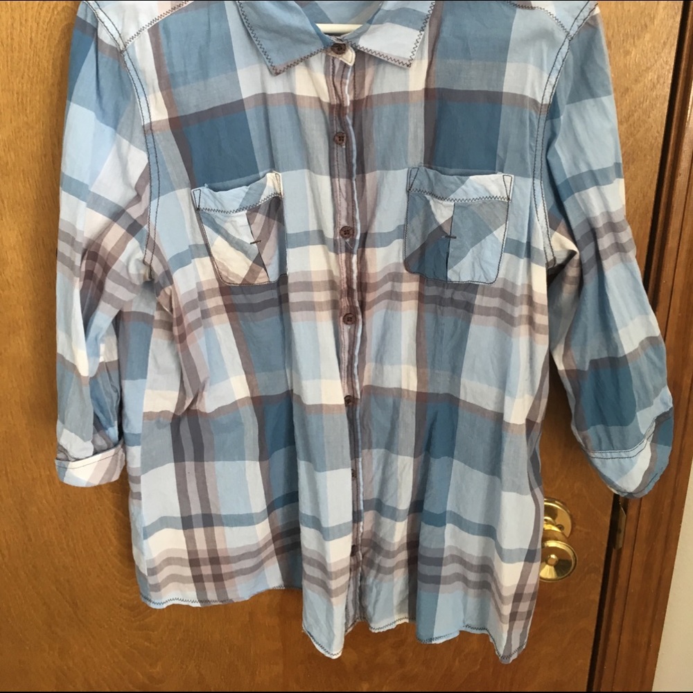 Lightweight plaid button down with 3/4 sleeves